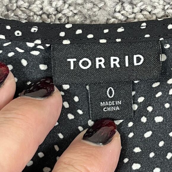 Torrid Blouse Womens 0X Black White Polka Dot Plus Top Boho Button V Neck - Picture 4 of 8
